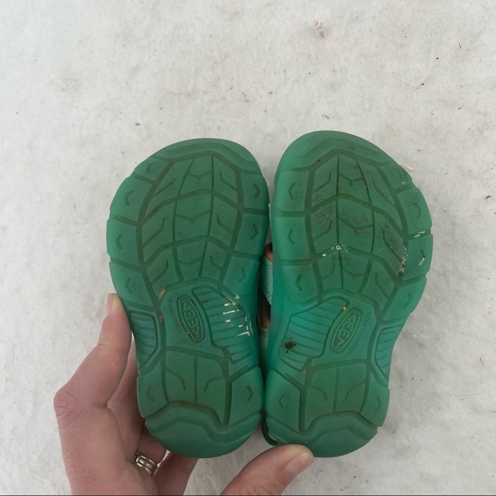 KEEN Girls Newport H2 Sandal Color: Cockatoo/Coral size: 6 - Picture 4 of 16